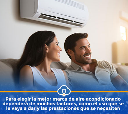 Pareja Escogiendo la Mejor Marca de Equipos de Aire Acondicionado en Santiago